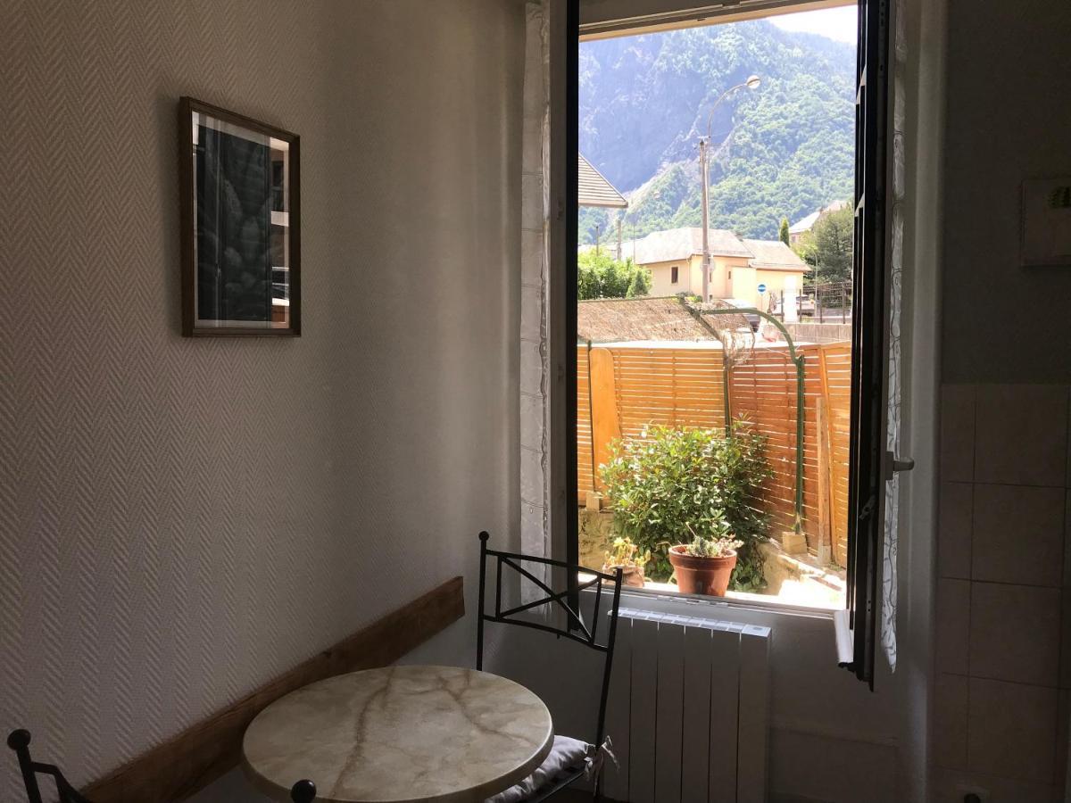 Au Cocon Alpin Apartment Saint-Jean-de-Maurienne Exterior photo